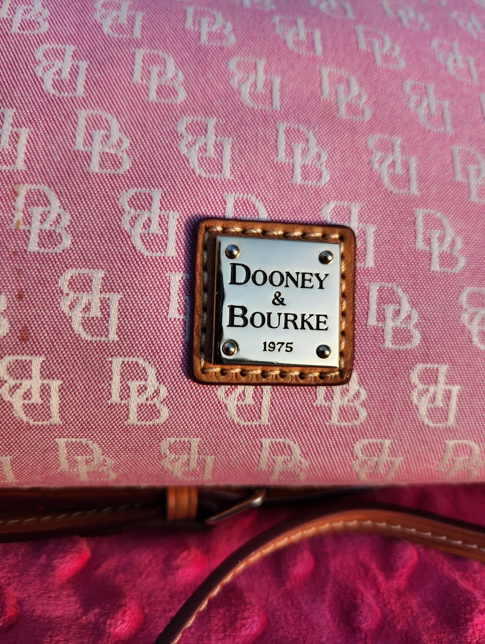 Dooney & Bourke Pink & White Canvus Logo Crossbody With Tan Leather Trim EUC - Picture 2 of 16